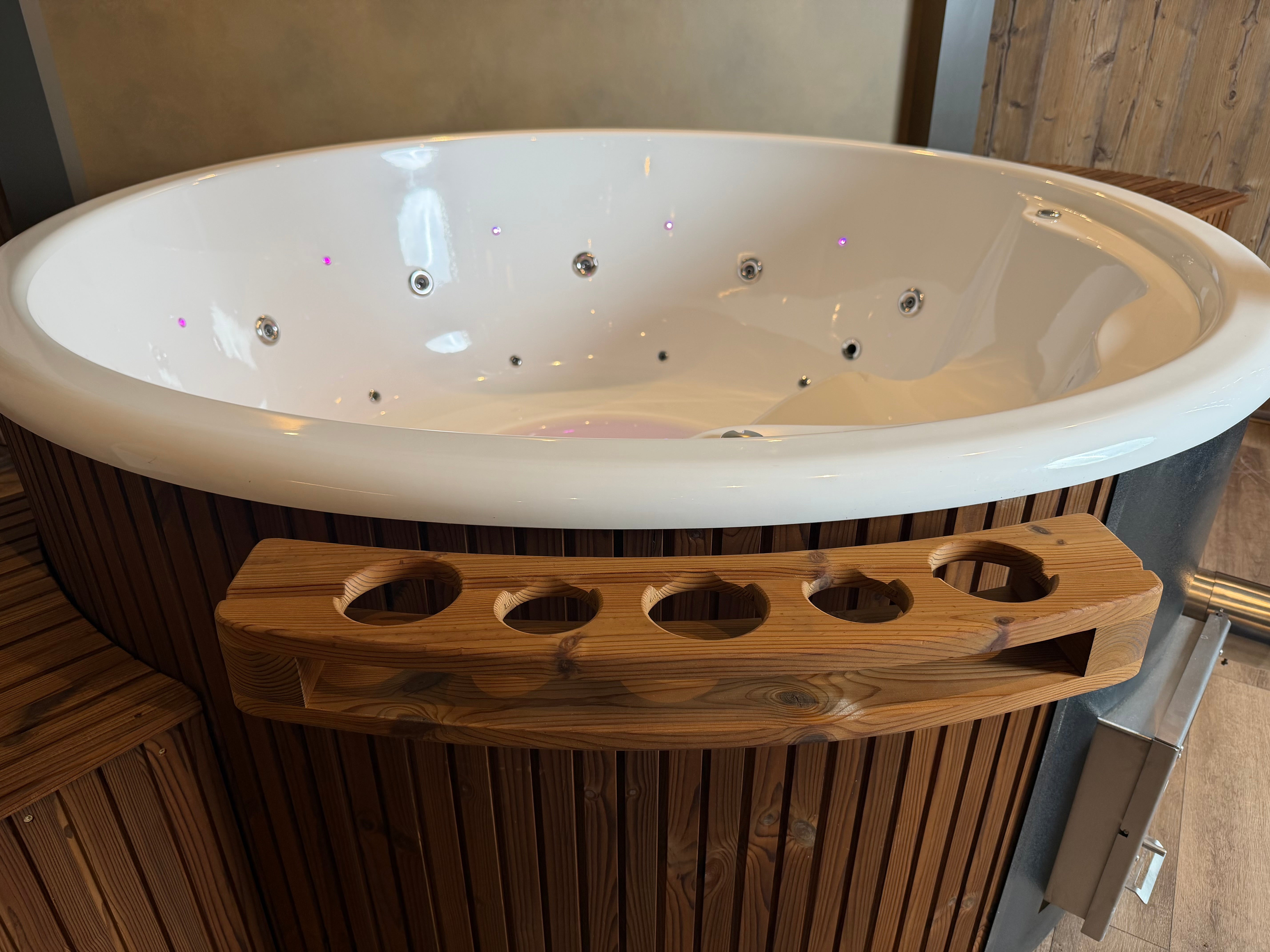 Instapklare hottub houtgestookt thermohout