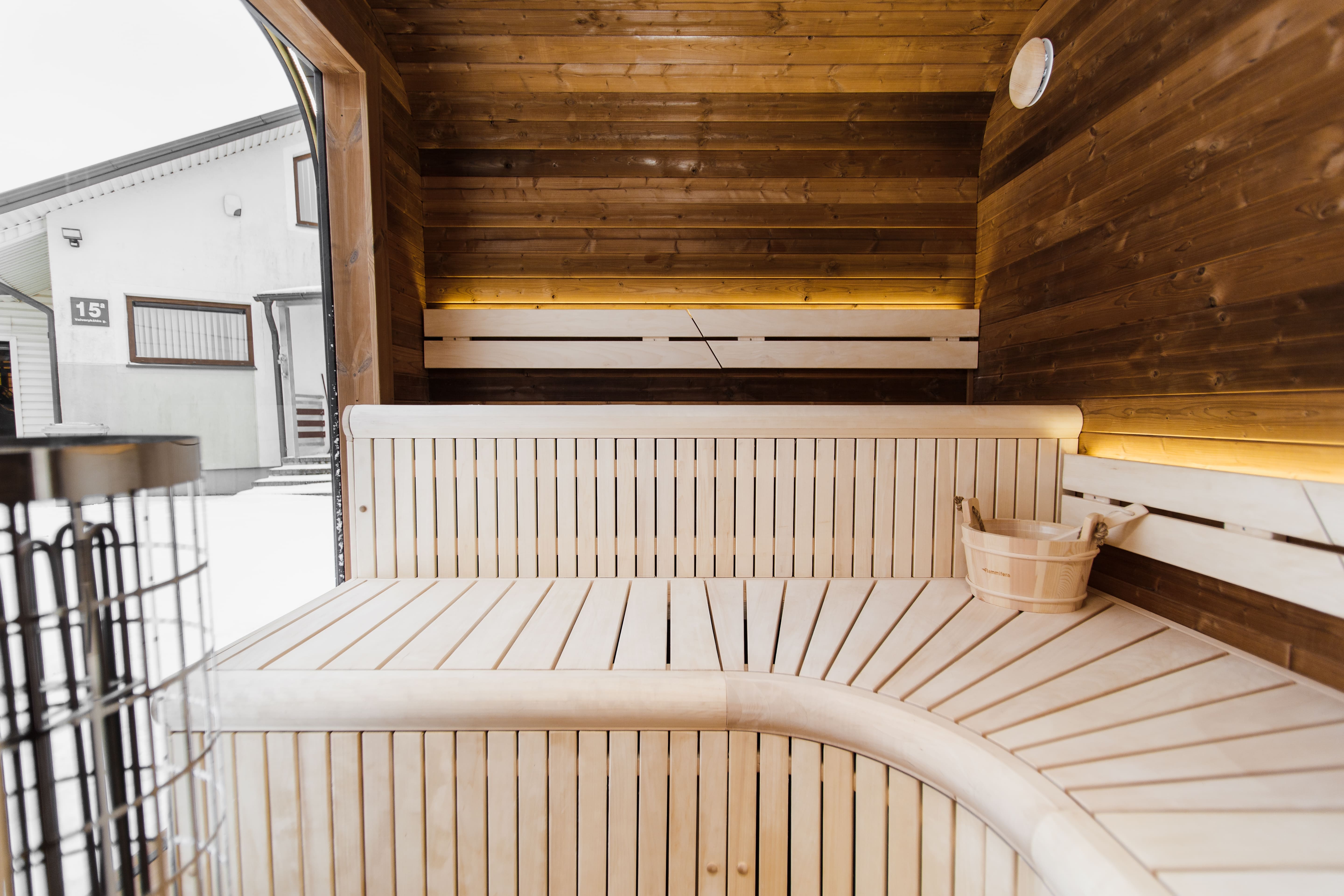 Thermohouten sauna met kleedruimte – 245 × 340 cm