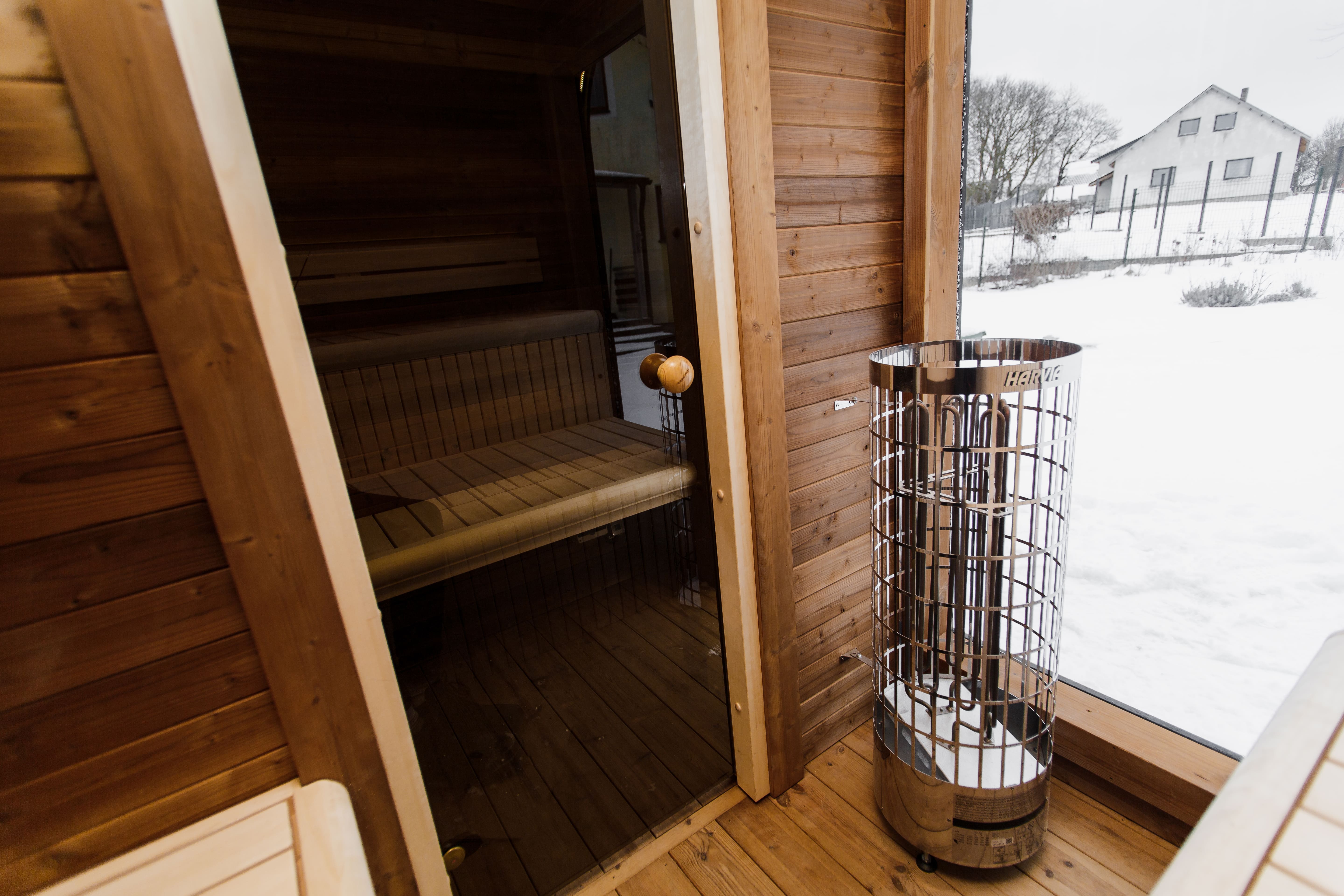 Thermohouten sauna met kleedruimte – 245 × 340 cm