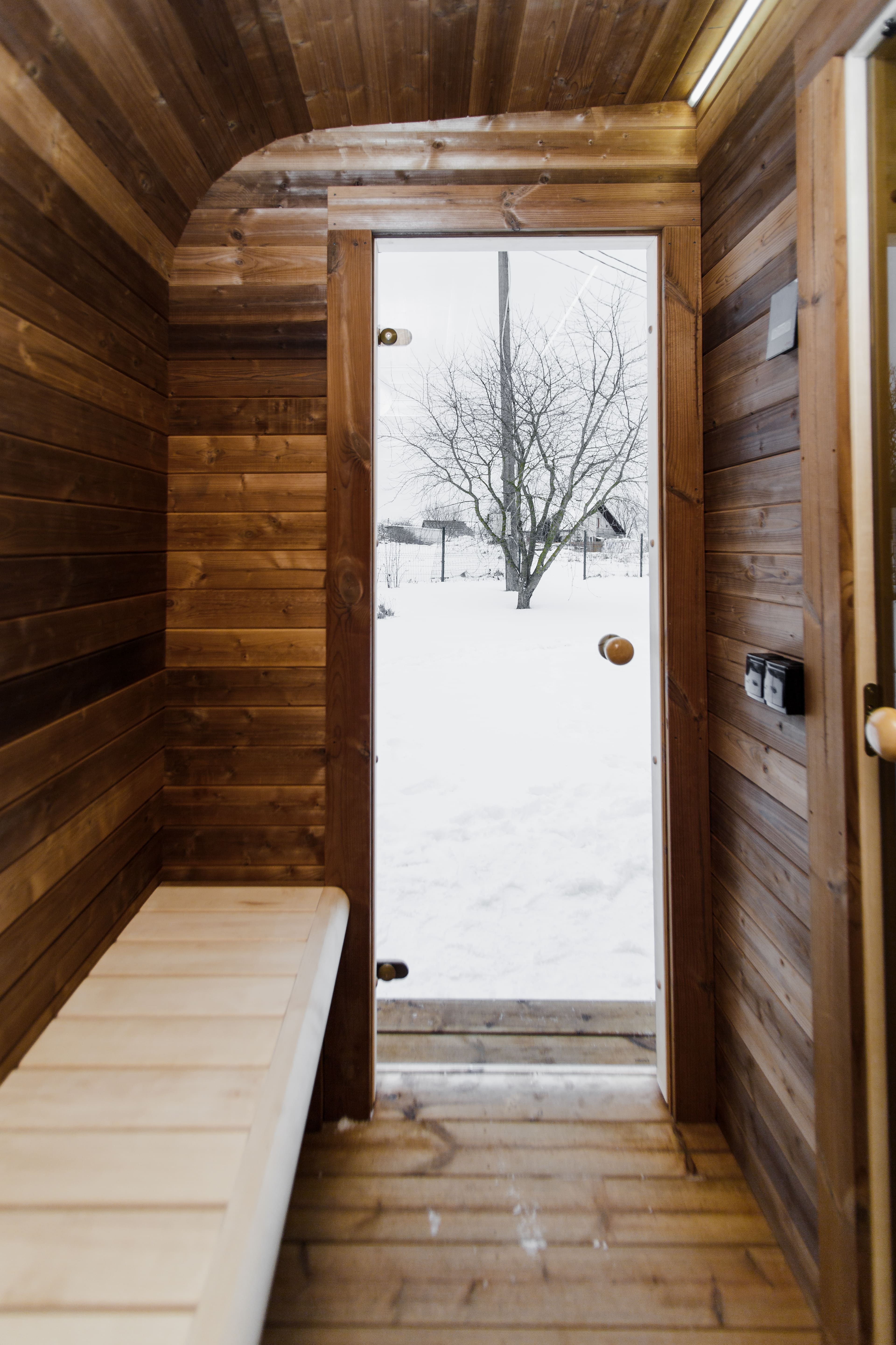 Thermohouten sauna met kleedruimte – 245 × 340 cm